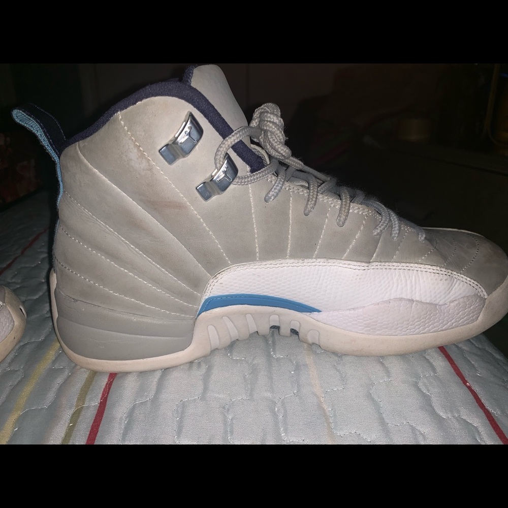 JORDAN RETRO 12 GREY UNIVERSITY